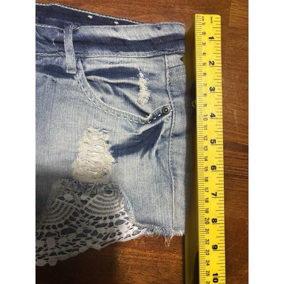 Vtg BONGO Shorts Womens 9 Blue Denim Distressed Lace Accent - Picture 8 of 8